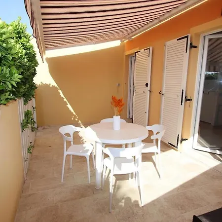 Apartment Rdc Avec Jolie Terrasse